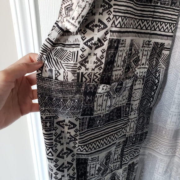 Forever 21 - Full Length Kimono - Picture 2 of 8
